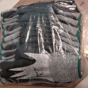 Work Gloves 1 Dozen Size M Armor Plus NWOT Industrial Work EN 388 CE 4543